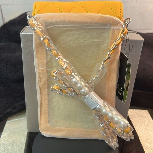BADGLEY MISCHKA YELLOW PHONE CASE WITH DIAMOND QUILTING CROSSBODY & PEARL STRAP - Picture 4 of 6